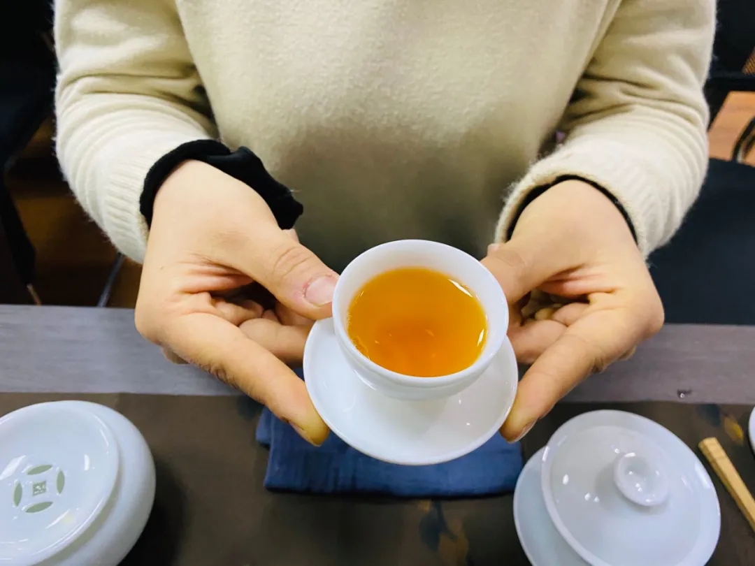 女神節(jié)快樂！三月花盛，品茗人生。
